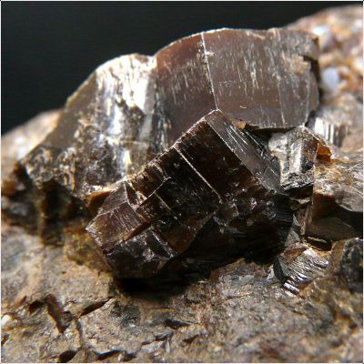 фотография минерала Пиросмалит-(Fe)