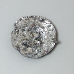 Расщепленный кристалл гематита