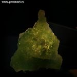 Корка мелкокристаллического зеленого Флюорита подсвечено сзади 